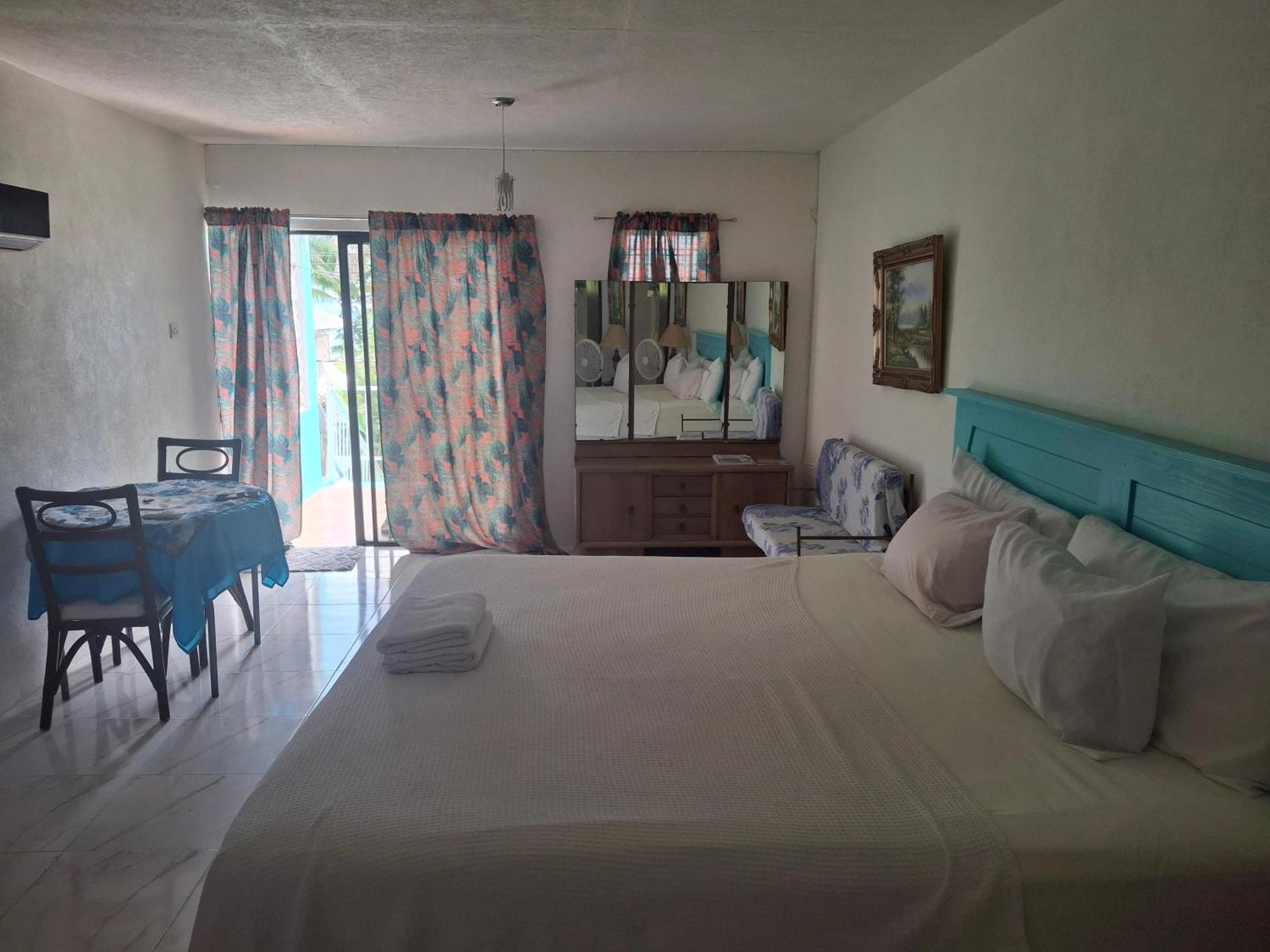 Ocean View Apartments Бриджтаун Екстериор снимка