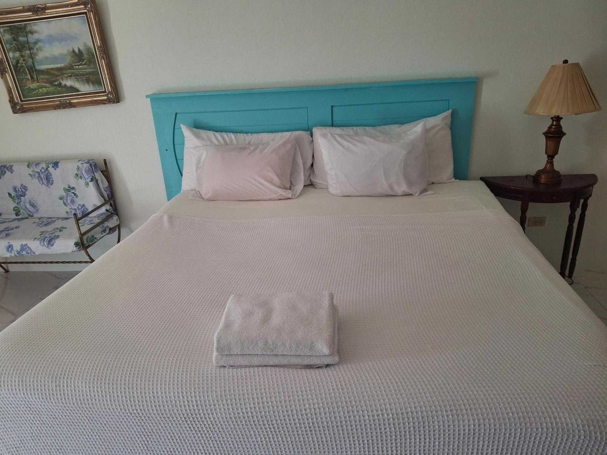 Ocean View Apartments Бриджтаун Стая снимка