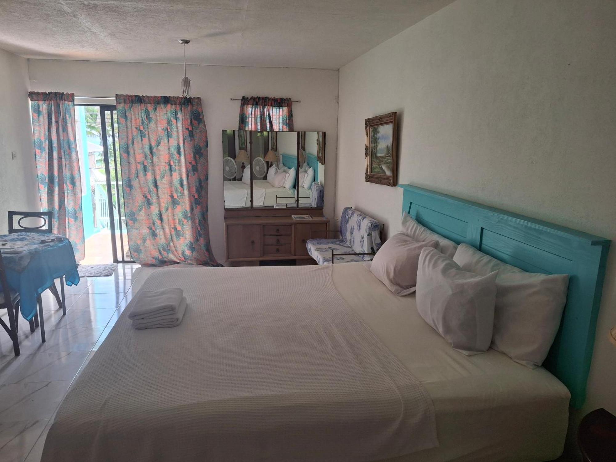 Ocean View Apartments Бриджтаун Екстериор снимка