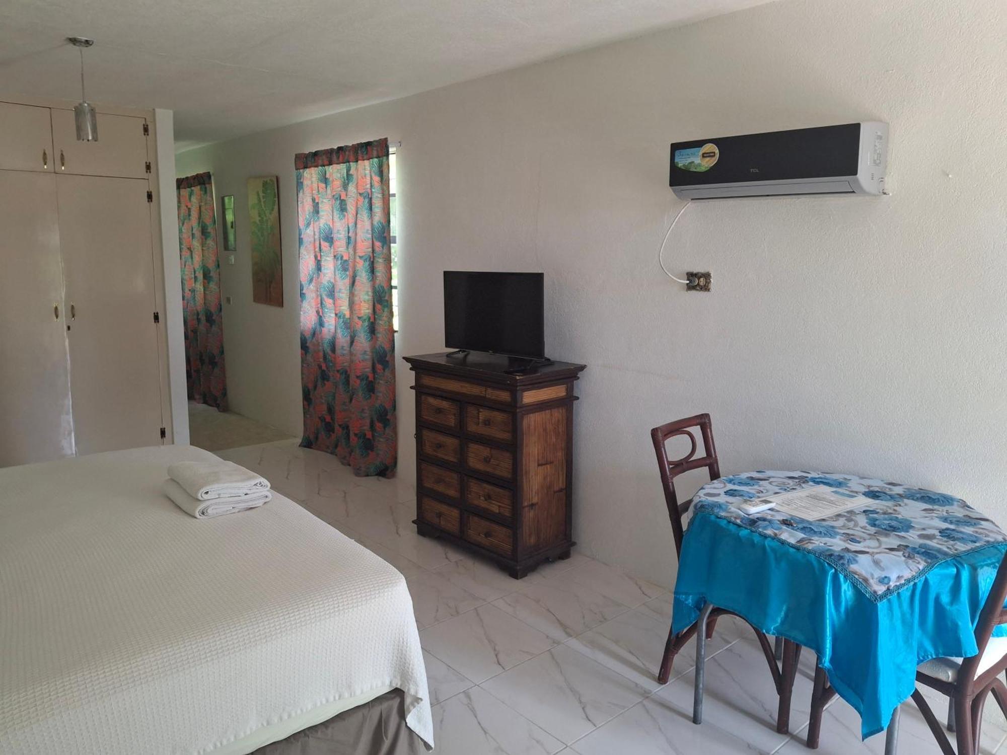 Ocean View Apartments Бриджтаун Екстериор снимка